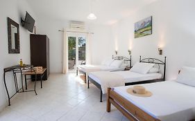 Spacious Studios Lefkada Mountain View Near Beach